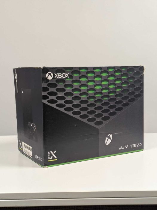 Xbox series X z dwoma padami i stacją dokującą | stan bardzo dobry