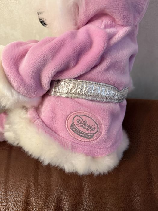 Минни Маус в зимнем наряде