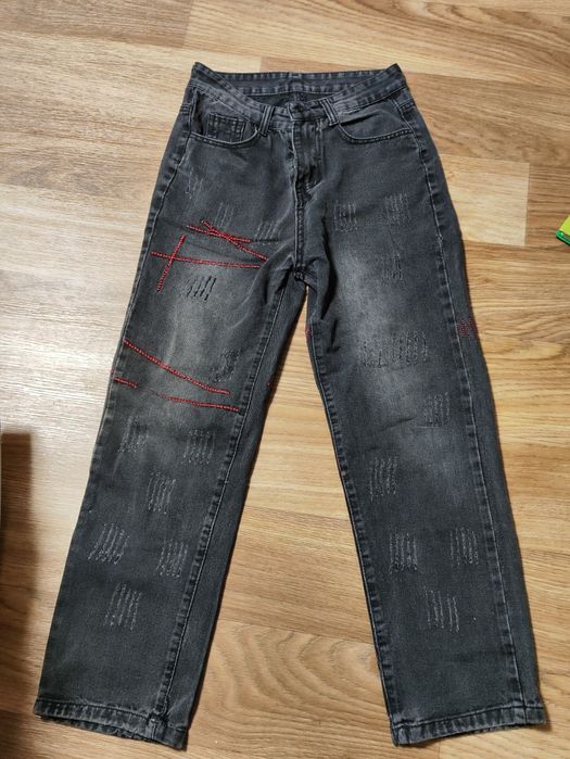 нефор джинсы с красной нашивкой