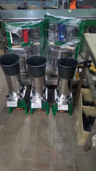 Унівнрсальний подрібнювач для яблук, винограду і інших овочів і фрукт.