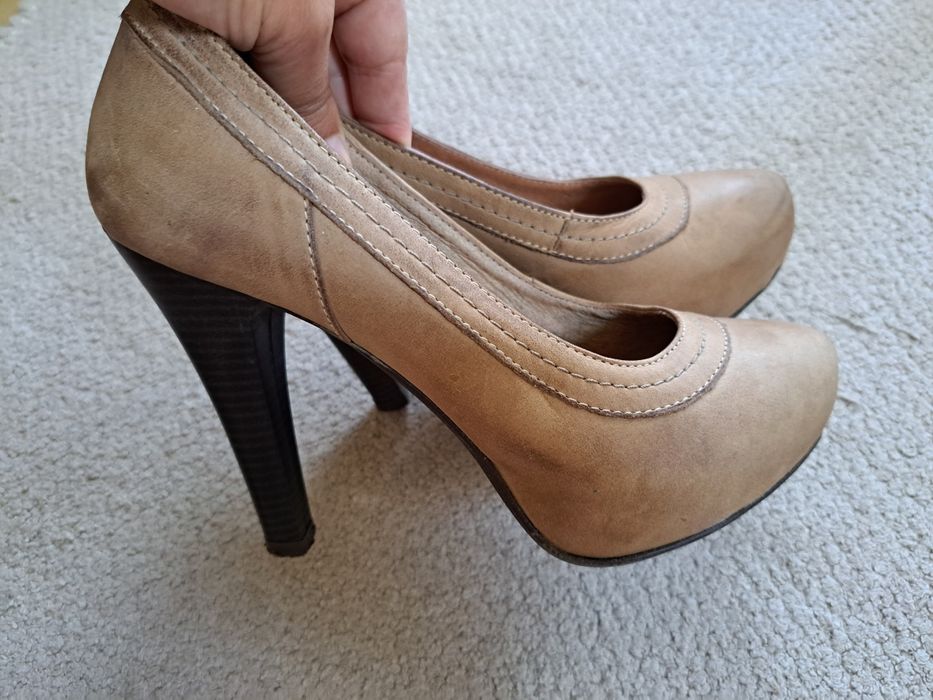 Sapatos altos compensados 36 meu pé