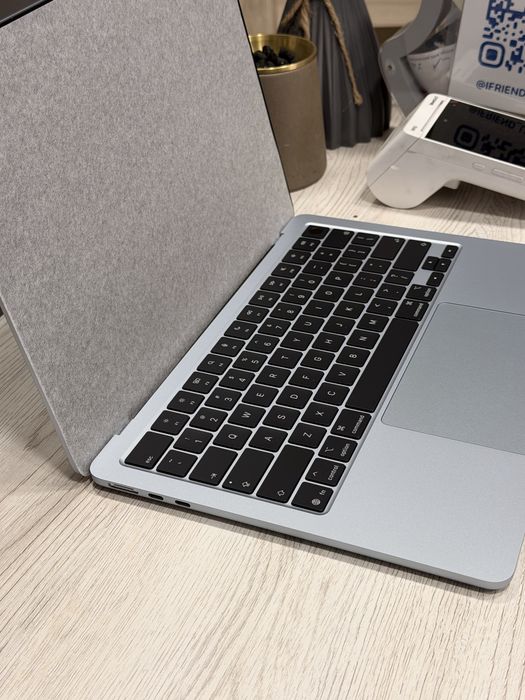 New open/box MacBook Air 13 Retina, Sky Blue, 1TB, 10 CPU / 10 GPU, 24GB RAM with Apple M5 (MDHK4)