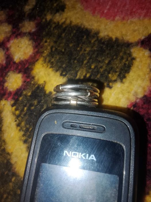 Anel Pandora com marcas gravadas de prata e ouro 14k original