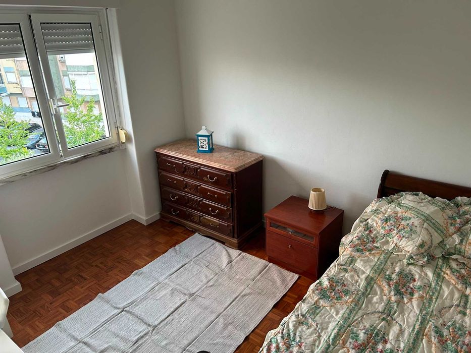 Quarto para arrendar com boa localização e boas condições