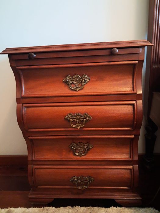 Mesa cabeceira - madeira pura