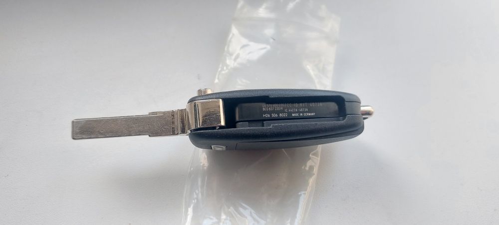 Ключь под автомобиль зажигания Audi Q3 ключ запалення