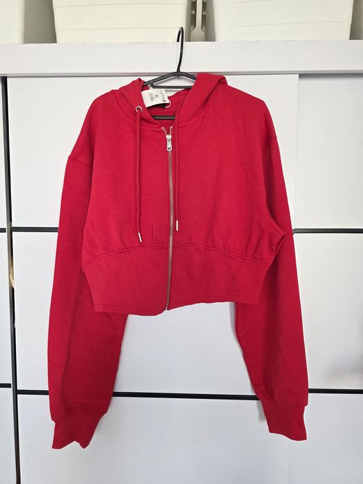 Czerwona krótka bluza