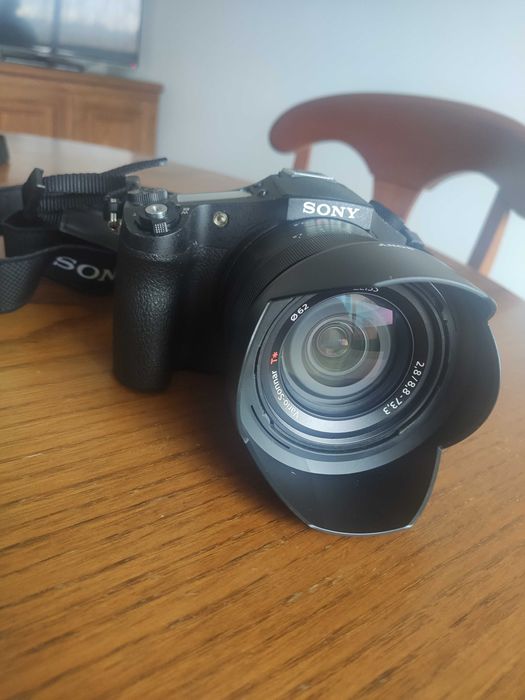 Câmara fotográfica - Sony Cyber-shot DSC-RX10 I + Kit