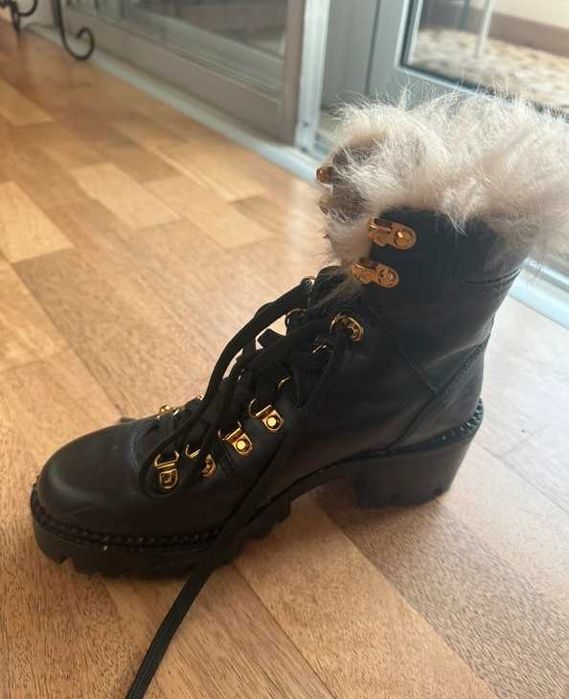 Botas Uterqüe de couro pretas com pelo - Tamanho 37