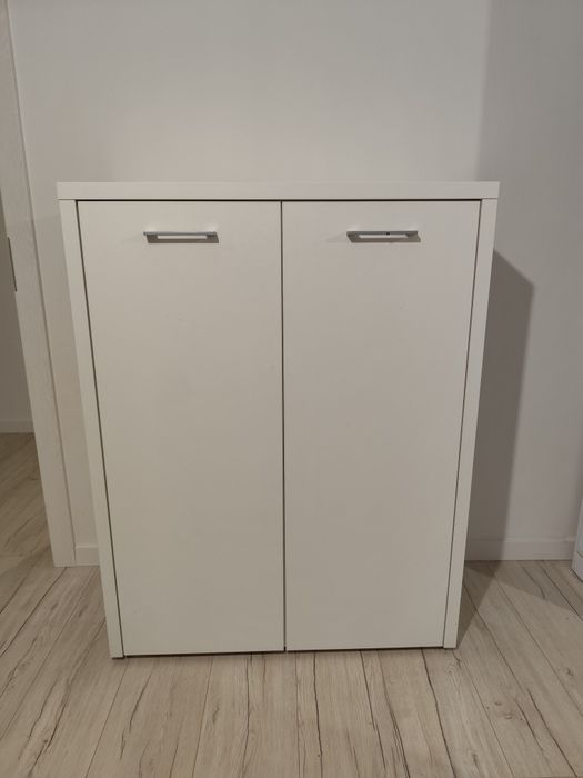 Zestaw białych mebli komoda szafka tv