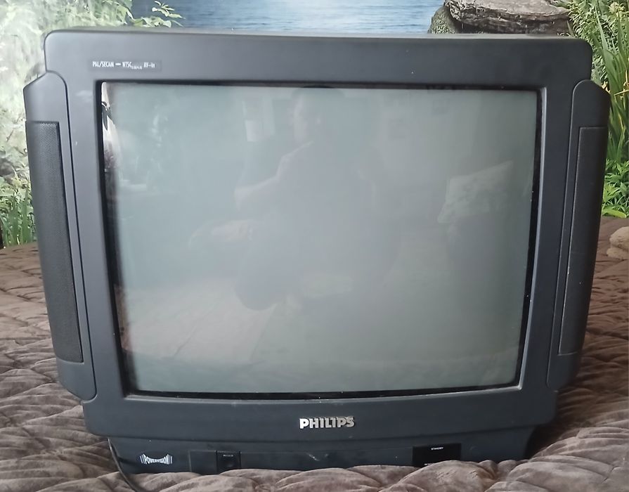 Кінескопний телевізор Philips 21" з пультом.