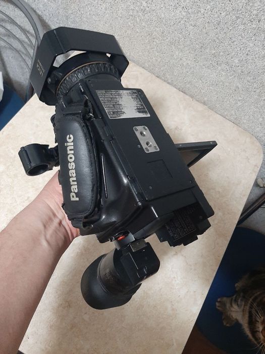 Видеокамера Panasonic DVX100B под ремонт или на запчасти.