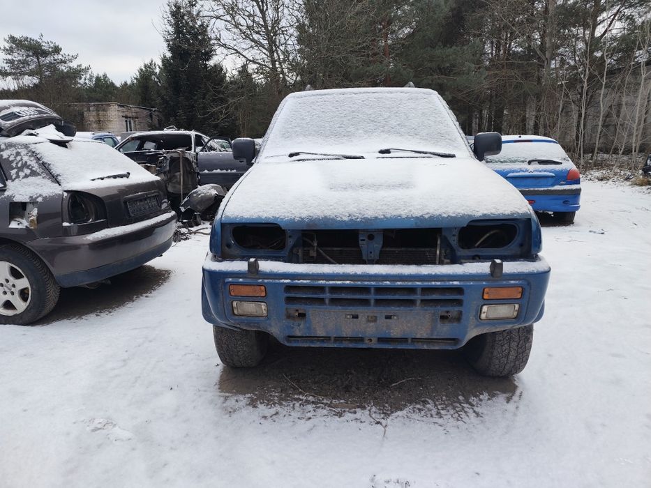 Nissan Terrano II Ford Maverick I zderzak przód przedni l