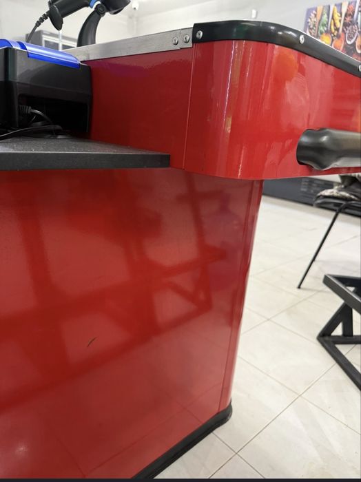 Касовий стіл . .