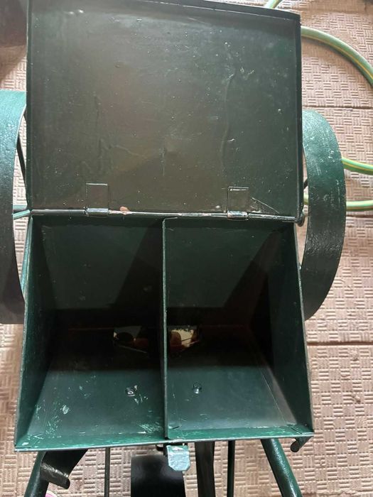 Semeador manual de 3 rodas – duplo (semente/adubo) – funcional