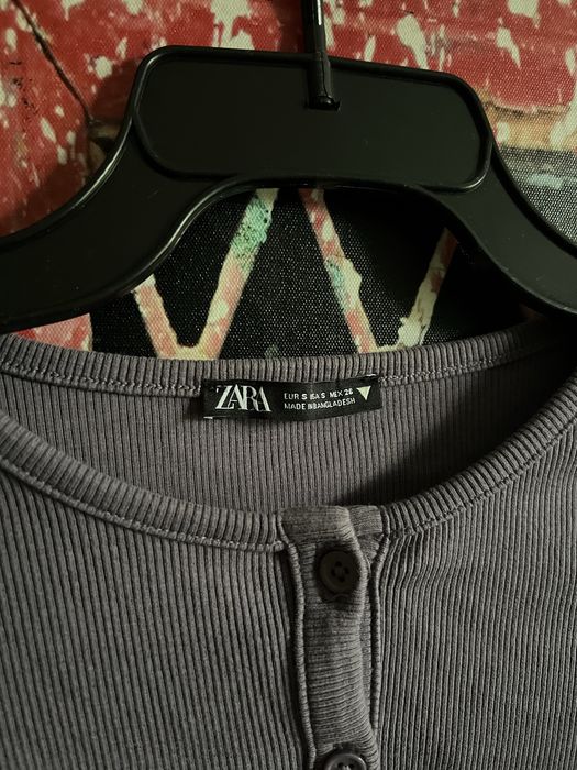 Damski krótki sweterek na długi rękaw z prążkowanego materiału Zara S