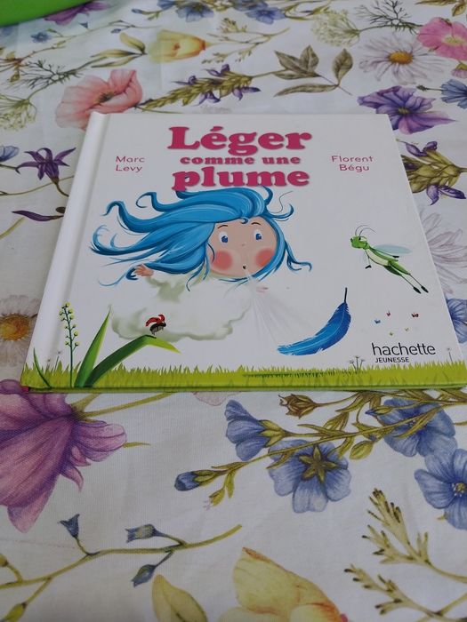 Léger comme une plume.  Portes incluídos