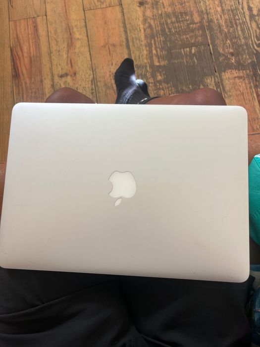 MacBook Air 13" (2017) i5 / 8GB / 128GB — Para Peças ou Reparação