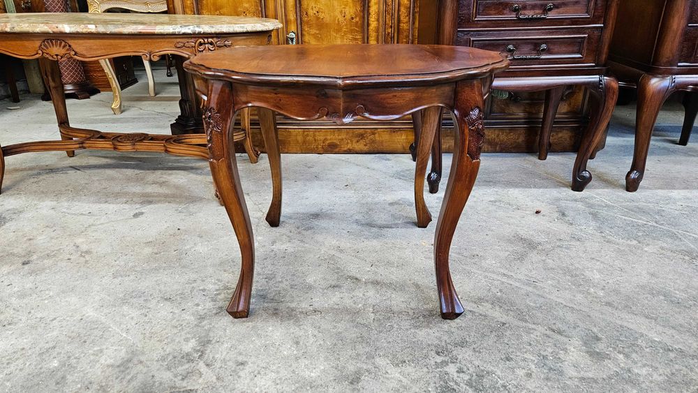 Stary stolik w czeczocie orzech okrągły