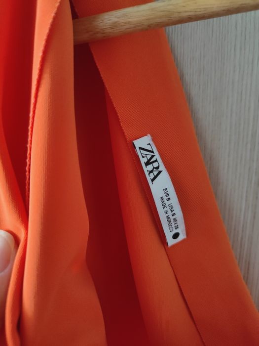 Pomarańczowy asymetryczny top na jedno ramię Zara S 36