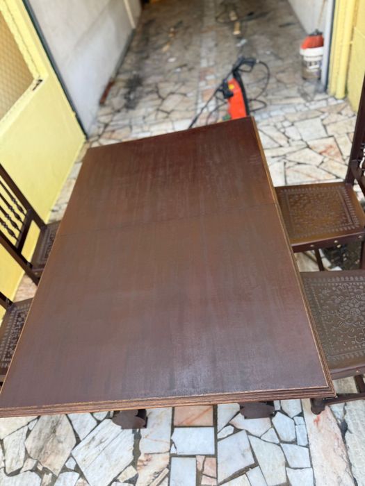 Mesa de sala e cadeiras antigo