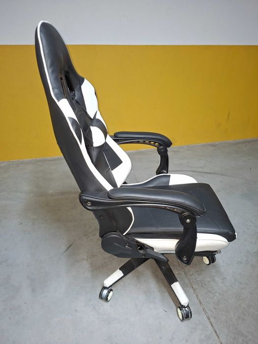 Cadeira Gamer em Pele Preto e Branco. Reclinável