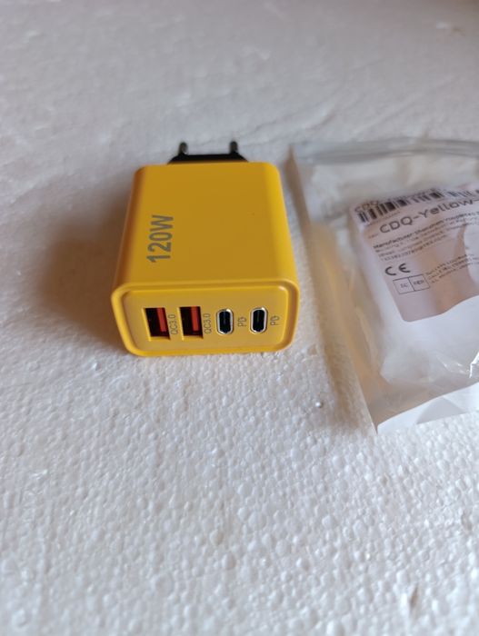 Зарядка телефона 4 гнезда новая