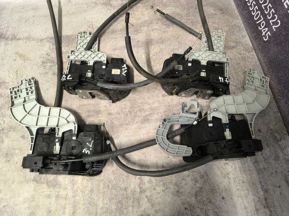 Замкок дверей передній задній правий лівий Kia SL 2010-2015