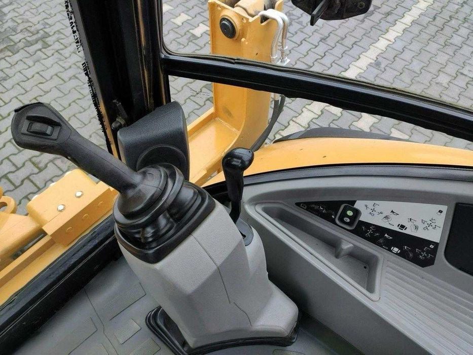 Екскаватор-навантажувач Caterpillar 444E