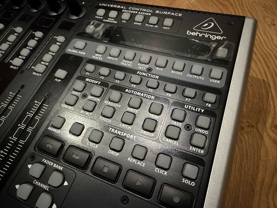 Behringer X-Touch kontroler MIDI