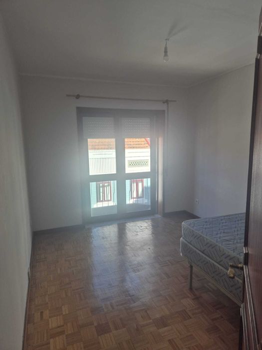 Apartamento T1 para arrendamento Rua Egas Moniz nº125
