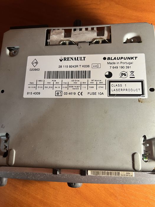 Штатний магнітофон на Renault Megane 3