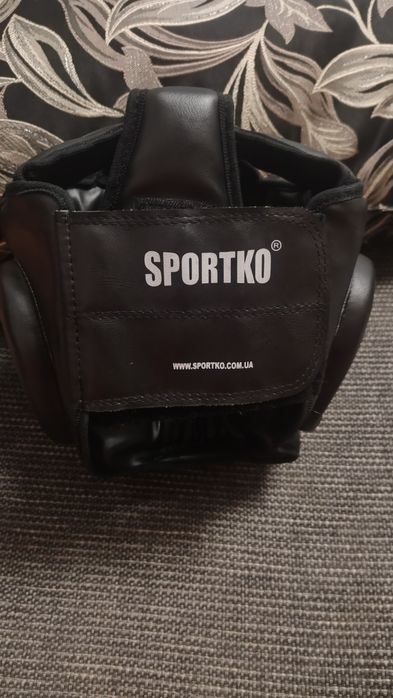 Спортивний захисний шолом