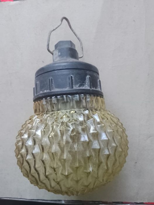 Плафон з лампочкой