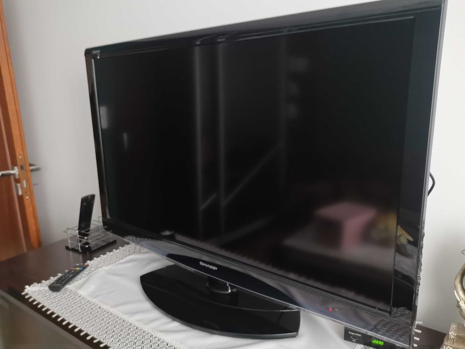 Telewizor Sharp Aquos LC-42DH77E 42" LCD + pilot + Karton/Sprawny
