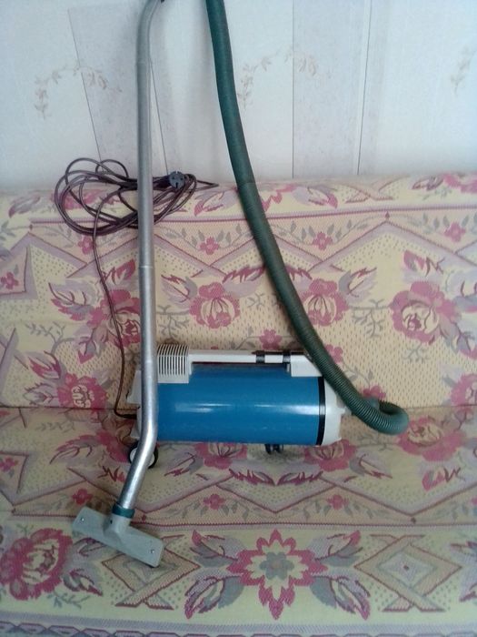 Продам Пылесос Ракета 7.