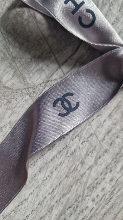 Nowa srebrna wstążka Chanel ok 82x2,5 cm