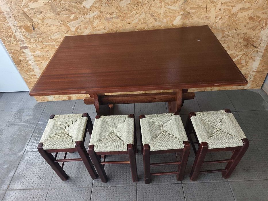 Mesa Fixa + 4 Bancos