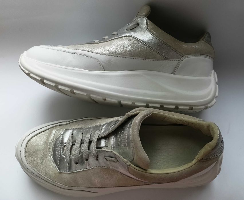 Шкіряні сліпони Candice Cooper.