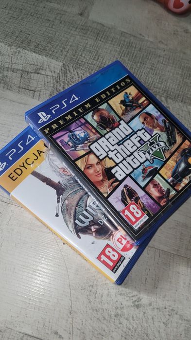 PS4 PlayStation 4 lekkie rysy 2 gry oraz kable