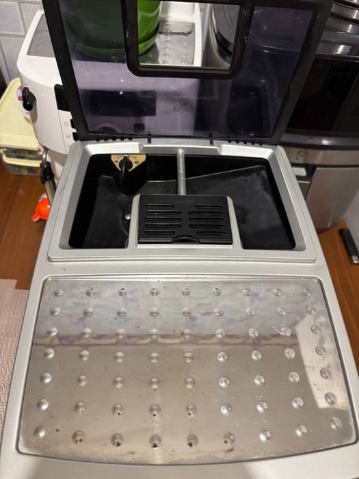 Кофе каво машина De'Longhi ECAM 23.420