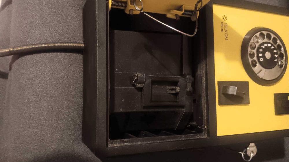 Telefon wrzutowy Prl  AW-8 fabrycznie nowy.Na żetony A