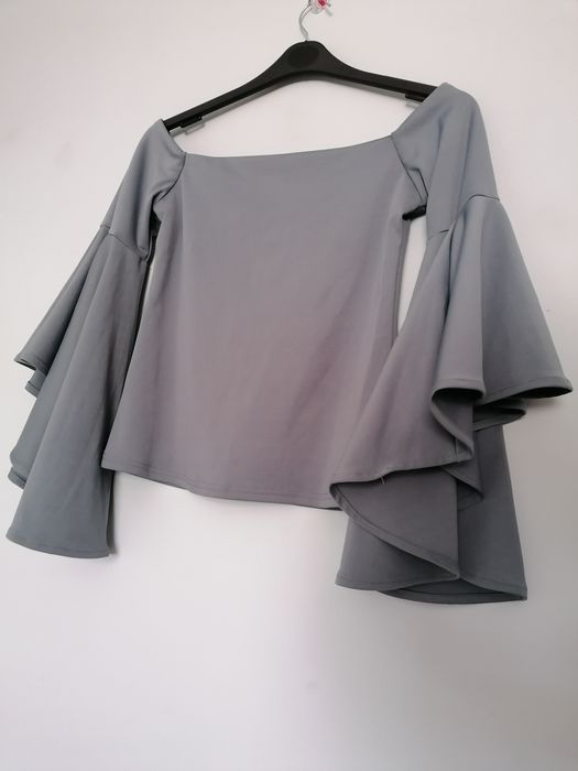 Bluzka z rozkloszowanymi rękawami