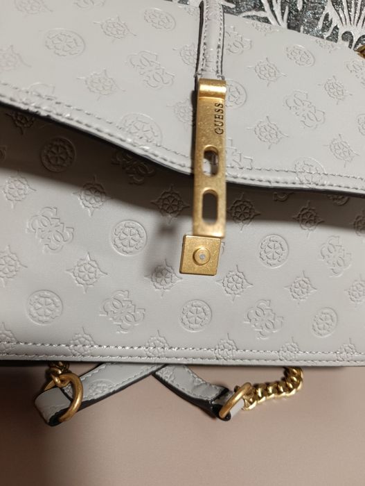 Сумочка від Guess