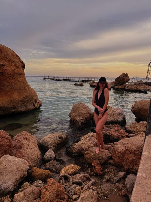 Продам купальник суцільний