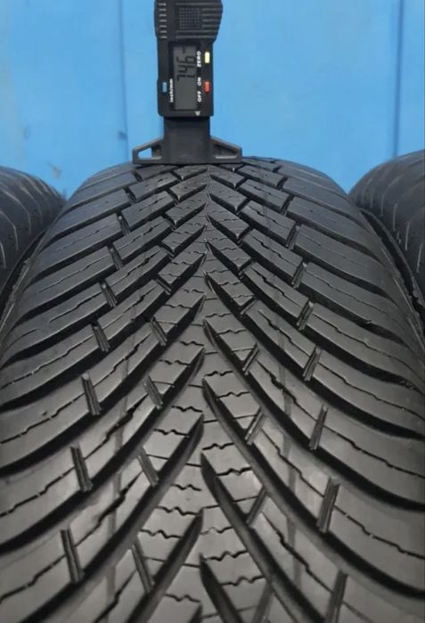 Шини 215/70 R16 Goodyear , резина на кросовер