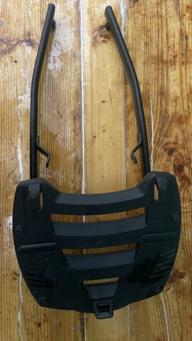 Центральне кріплення кофра Givi monorack