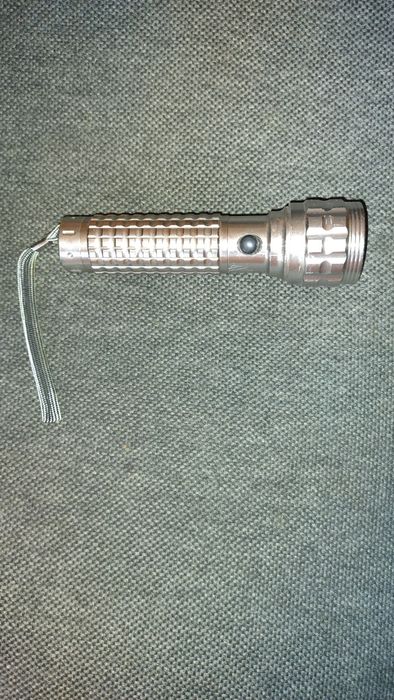 Latarka na baterie. Led. Mocna!!!