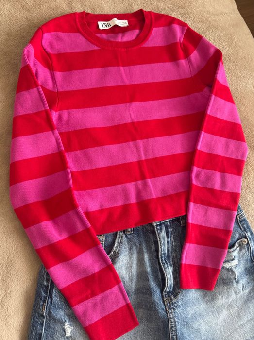 Жіночий светр Zara у рожево-червону смужку. Розмір L, але маломірить — підійде на S/M