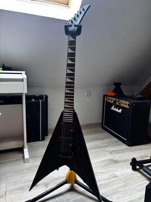 Gitara Jackson KVXMG King V Satin Black